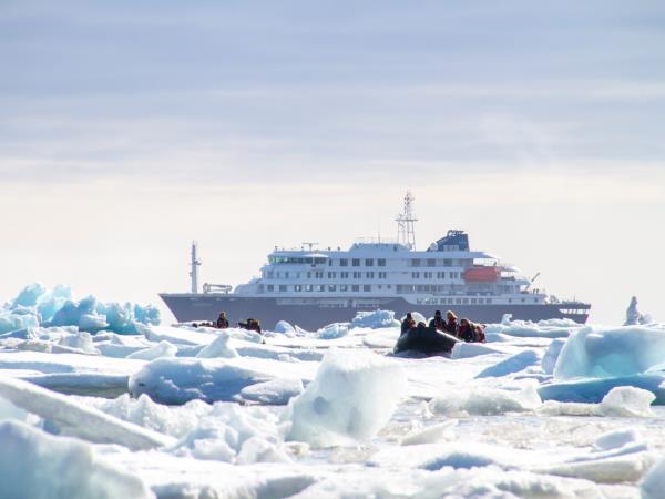 Svalbard wildlife cruise