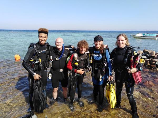Family learn to scuba dive holidays
