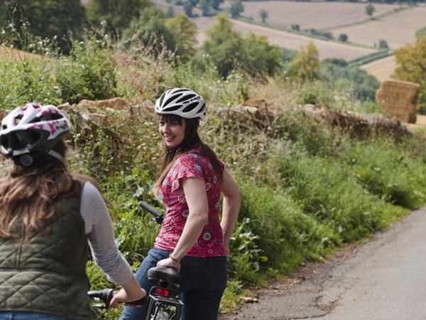E-bike cycling vacation in the Cotswolds