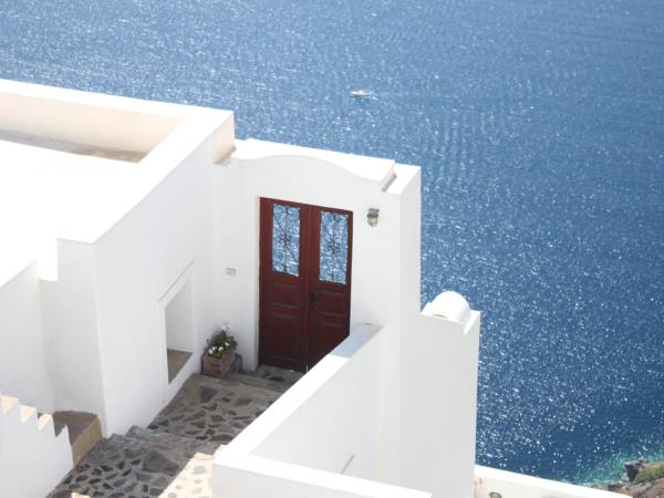 Santorini and Naxos walking vacation in Greece