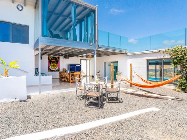 Lanzarote luxury villa with pool, sleeps 12