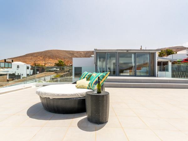 Lanzarote luxury villa with pool, sleeps 12
