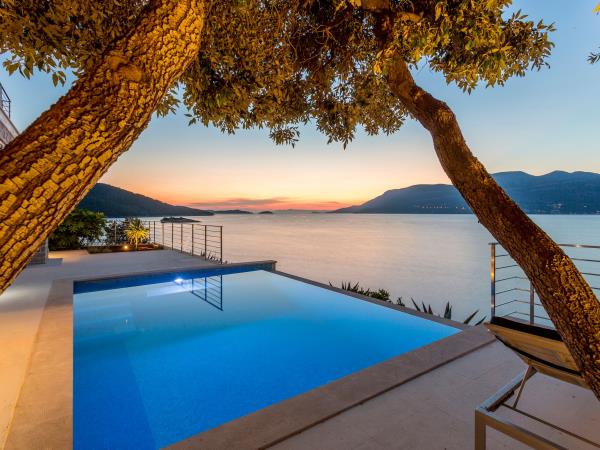 Croatia motor yacht cruising vacation
