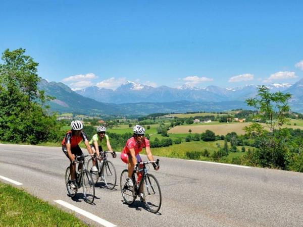 Provence Alps cycling vacation in France