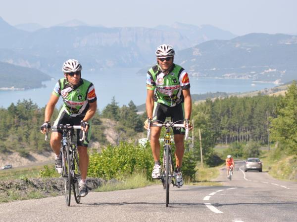 Provence Alps cycling vacation in France