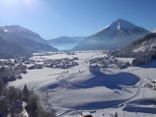 Tyrol winter walking vacation in Austria