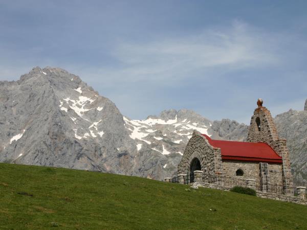 Picos de Europa walking vacation, 8 days