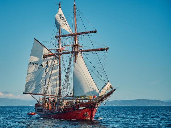 Tall ship sailing pirate festivals in English Channel