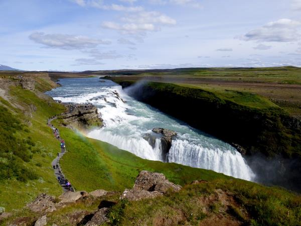 Flight free England to Iceland vacation