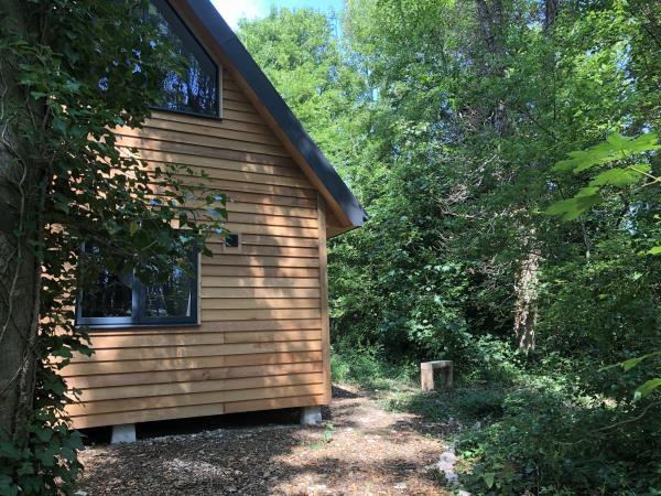 South Downs cabin with hot tub