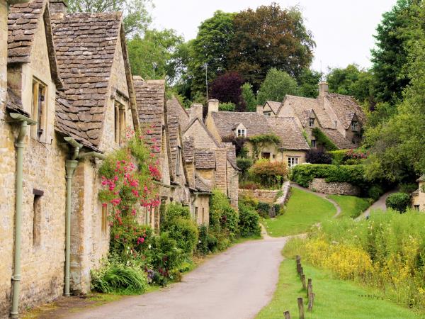 The Cotswold Way walking vacation in England