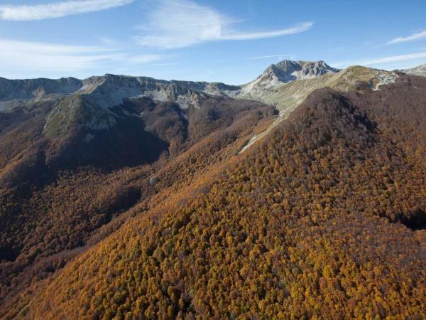 Italy rewilding vacation in the Apennines