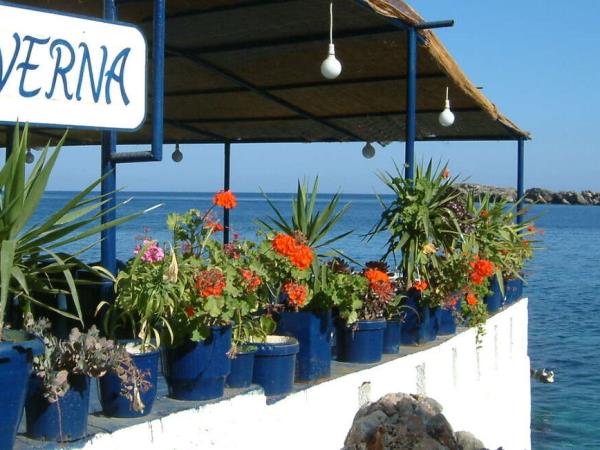 Self-guided hiking vacation in Crete