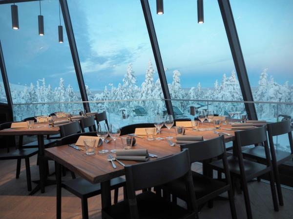 Lapland winter vacation, glass igloos and Northern Lights