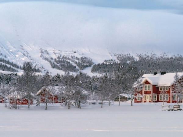 Lapland winter vacation, glass igloos and Northern Lights