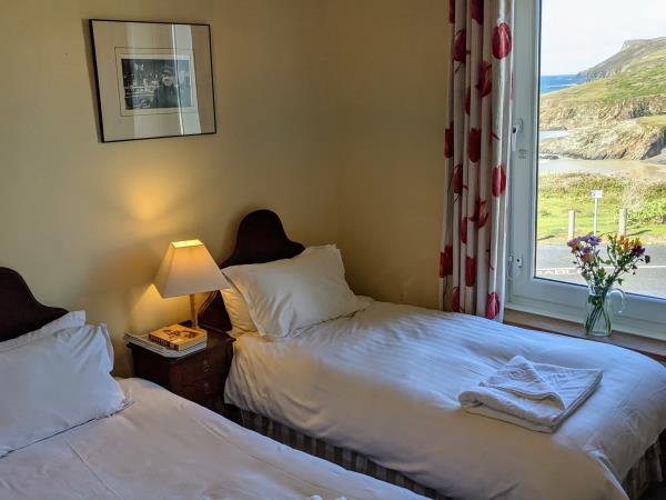 Cornwall wellness and yoga retreat