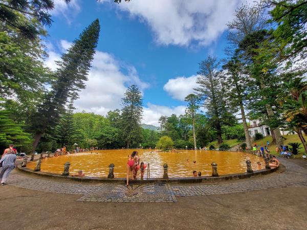 Hiking vacation in the Azores with thermal hotsprings