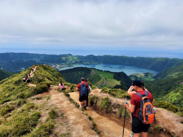 Hiking vacation in the Azores with thermal hotsprings
