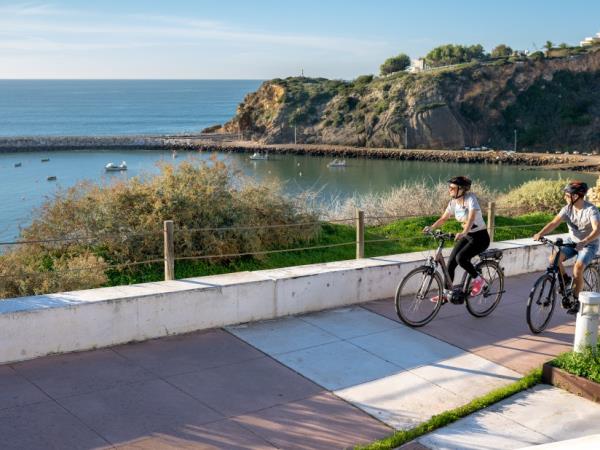 Algarve coastal cycling vacation