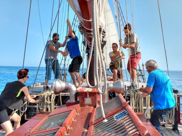 Tall ship sailing holiday in Spanish