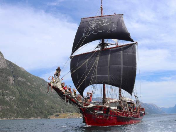 Tall ship sailing holiday in Spanish