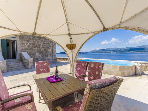 Lighthouse accommodation near Dubrovnik