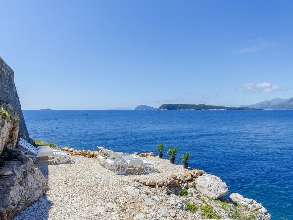 Lighthouse accommodation near Dubrovnik