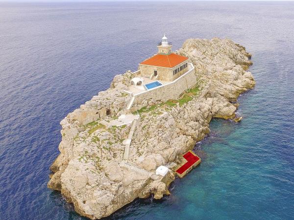 Lighthouse accommodation near Dubrovnik