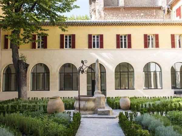 Provence easy cycling vacation in France