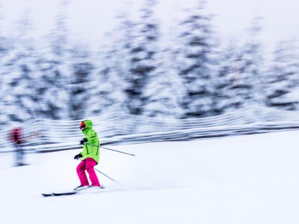 Alternative family winter vacation in Sameons, France