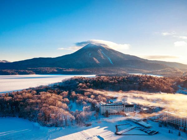 Japan premium wildlife tour with Mark Brazil
