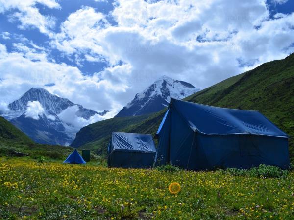 Laya Gasa trekking vacation in Bhutan