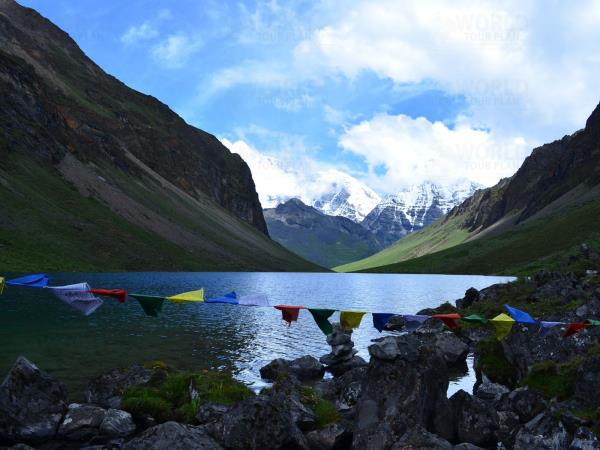 Laya Gasa trekking vacation in Bhutan