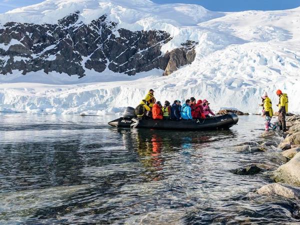 Classic Antarctica cruise & South Shetland Islands