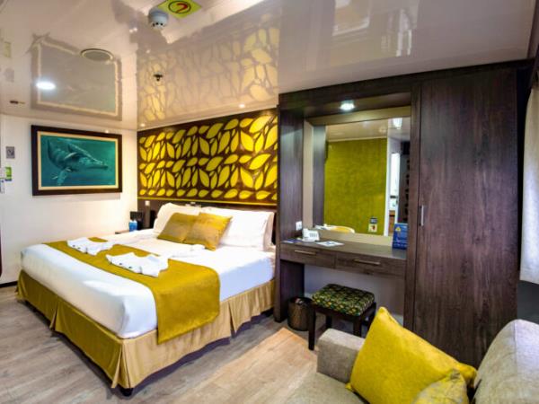 Galapagos eco cruising vacation