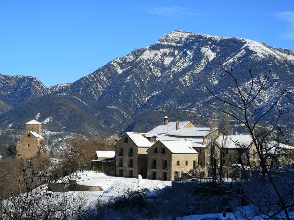 Winter hiking vacation in Spain, Spanish Pyrenees