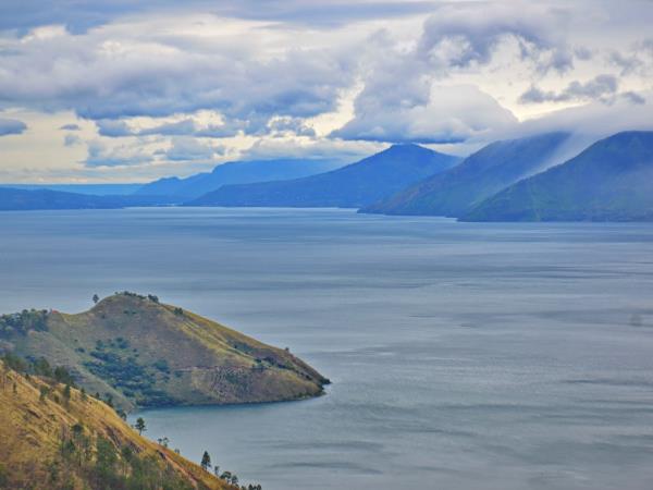 Sumatra tour, culture and orangutans