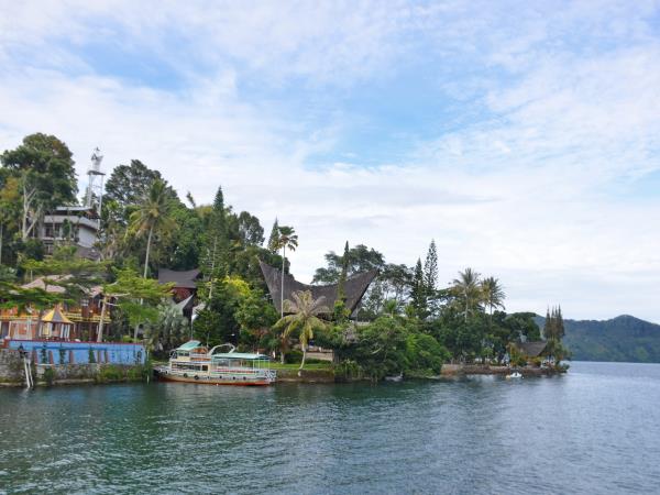 Sumatra tour, culture and orangutans