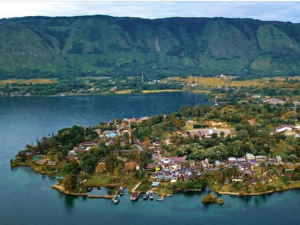 Sumatra tour, culture and orangutans