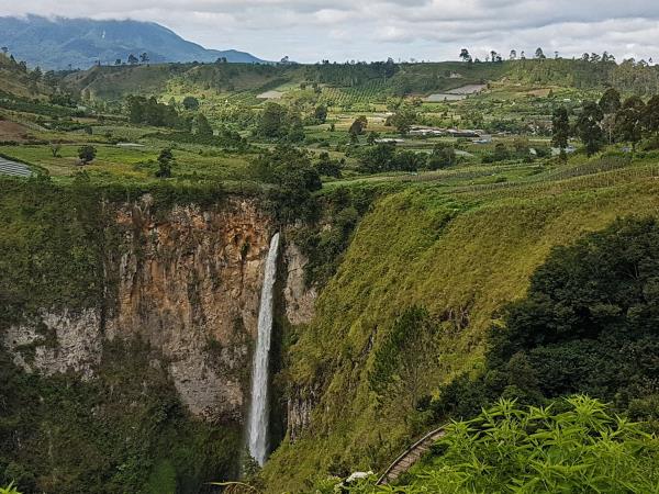 Sumatra tour, culture and orangutans