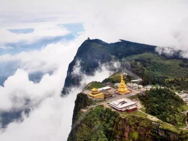 China family vacation in Sichuan