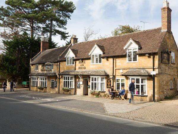 Cotswolds walking vacation, small group