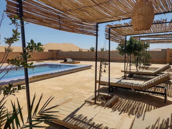 Painting vacation in Moroccan desert