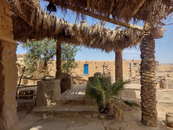 Painting vacation in Moroccan desert