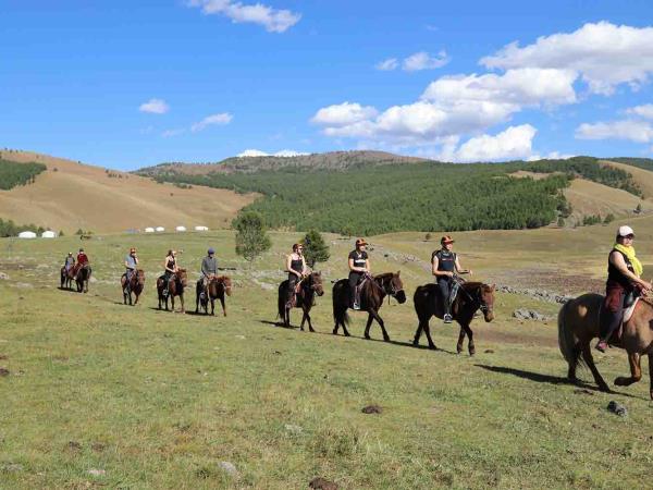 Mongolia nomad horse riding vacation