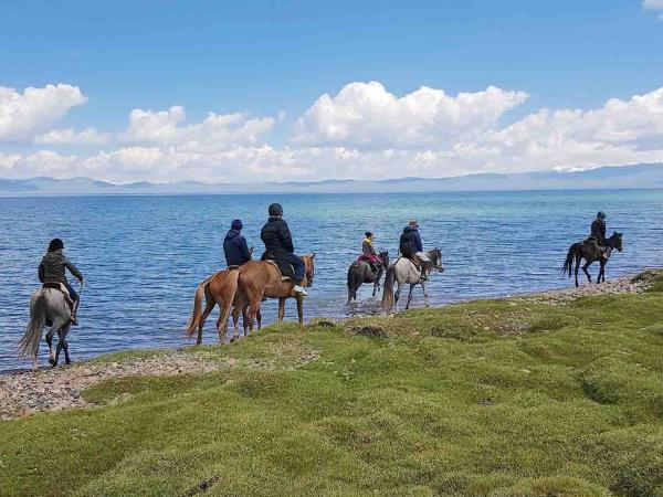 Kyrgyzstan Great Lakes nomad adventure