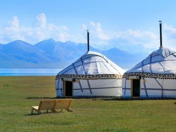 Kyrgyzstan Great Lakes nomad adventure