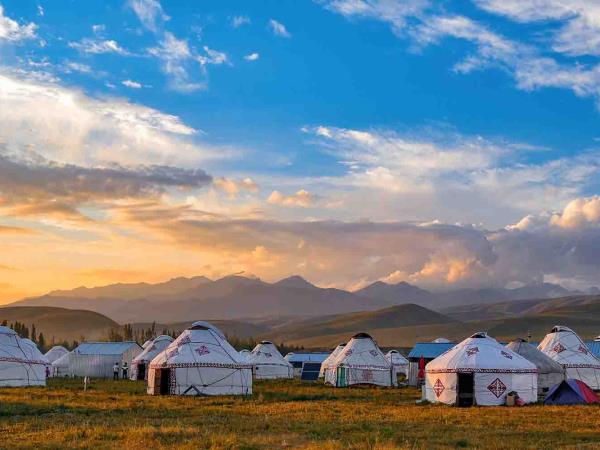 Kyrgyzstan Great Lakes nomad adventure