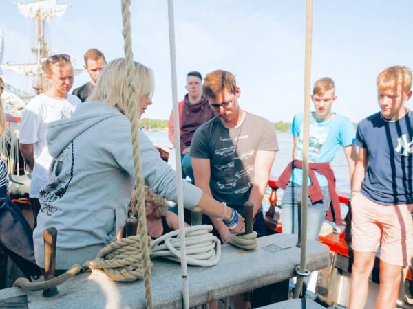 Tall ship sailing holiday in Spanish