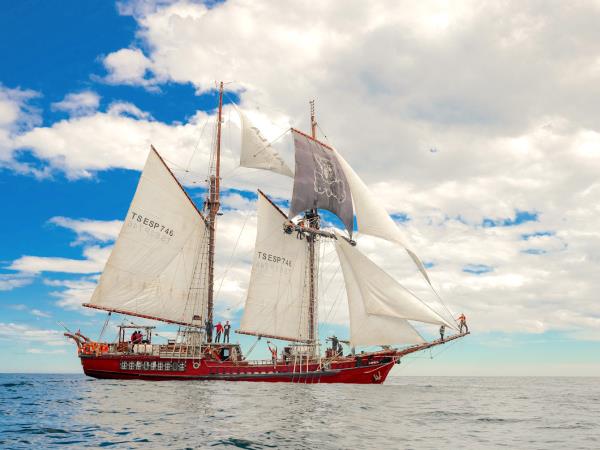 Tall ship sailing holiday in Spanish
